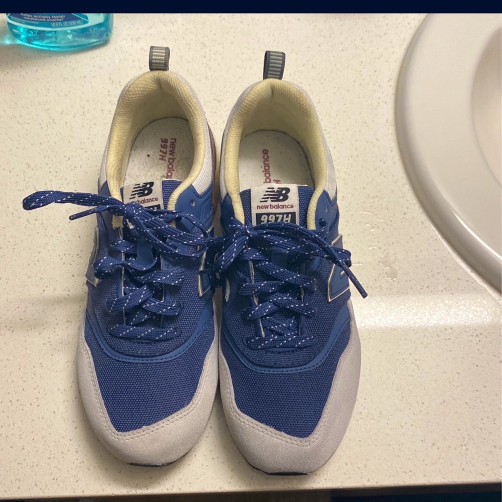 Theses woman’s new balance shoes could be the perfect gift for a young athlete.